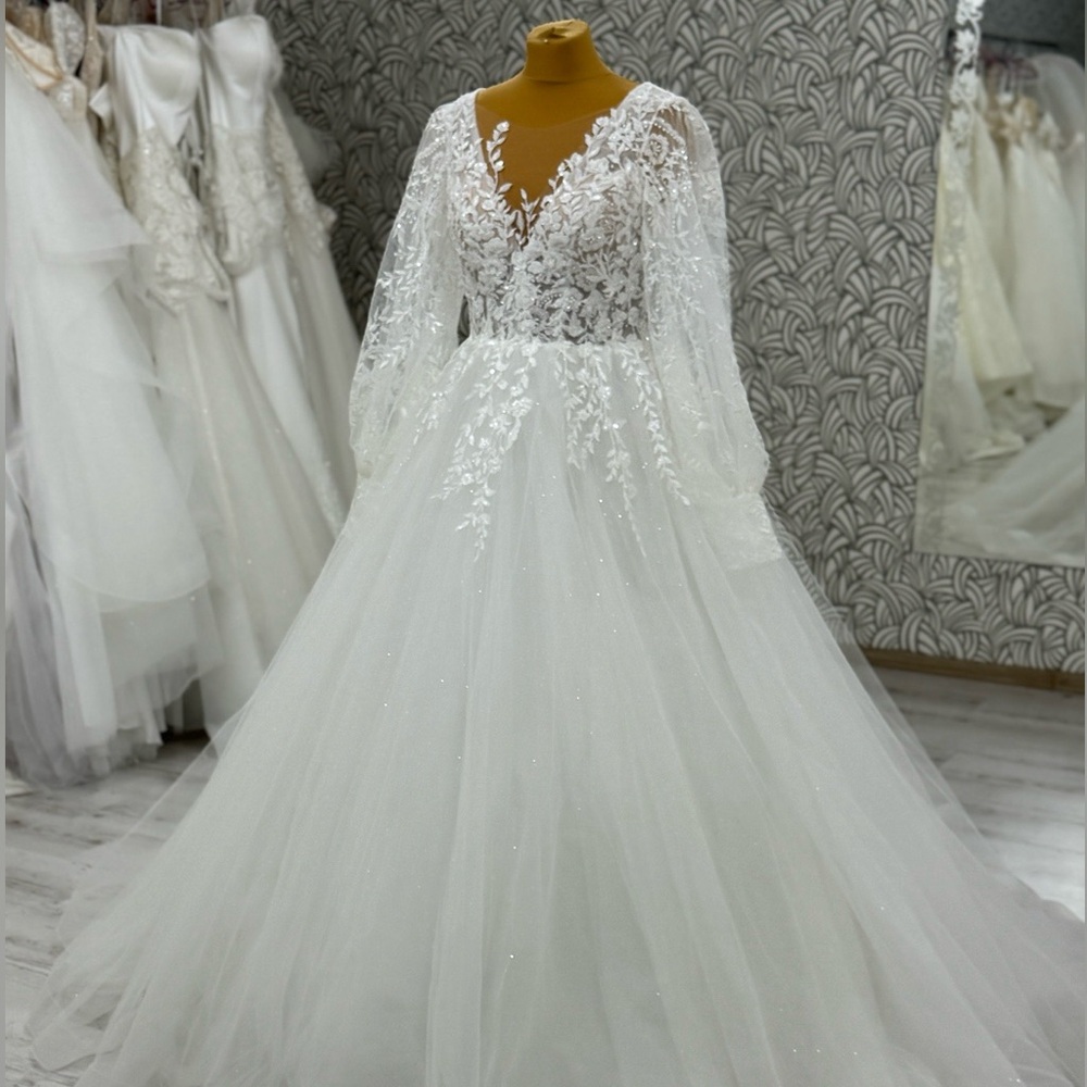 Long Sleeve White Lace Wedding Dress